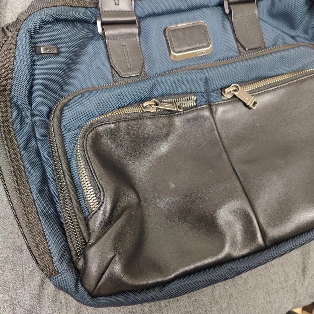 Tumi alpha bravo